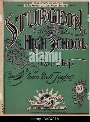 Cover des Notenblatts für den „Sturgeon High School“-märz und Two-Step, respektvoll den Schülern der Sturgeon High School gewidmet. Die Rückseite enthält eine Werbung für andere Lieder wie Railroad Galop, The Sleigh Ride und The Tambourine March, die grün mit einem Grunduntergrund gedruckt sind. Stockfoto