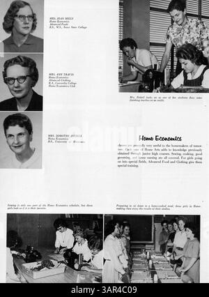 Das Jahrbuch der Bloomington High School 1961, Bear 61, zeigt Studenten, Dozenten, Leichtathletik, und Clubs, die Veranstaltungen und Aktivitäten aus dem Schuljahr 1960-1961 hervorheben. Stockfoto