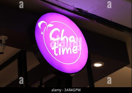 Chatime-Logo oder -Schild. Chatime ist eine Kette von Teeläden aus Perlmilch aus Taiwan Stockfoto
