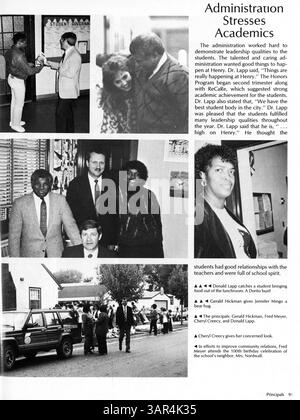 Die Ausgabe 1987 des Visions Jahrbuchs der Patrick Henry High School beleuchtet die Schüler, Lehrer, Vereine, Leichtathletik und Schlüsselveranstaltungen des Schuljahres 1986-1987 und bietet einen umfassenden Überblick über das Leben der Schüler. Stockfoto