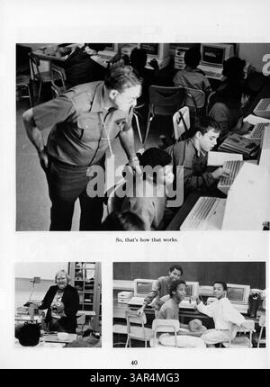 Das Anwatin Junior High Yearbook 1988 fängt das wesentliche des Schuljahres 1987-1988 ein und dokumentiert Schüler, Lehrer, Leichtathletik, Schulclubs, und Schulveranstaltungen. Stockfoto