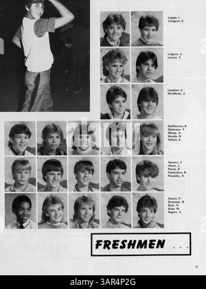 Das Jahrbuch „Eighty Five Villager“ der St. Anthony Village High School zeigt die wichtigsten Ereignisse, Vereine, Sportarten und die Leistungen der Studenten des Studienjahres 1984-1985. Stockfoto