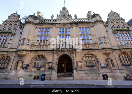 Oxford Town Hall, ein elegantes, opulentes Gebäude in Oxford, Großbritannien Stockfoto
