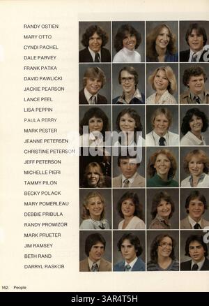 Das „Robin“ Jahrbuch der Robbinsdale High School zeigt Schüler, Lehrer, Vereine, Leichtathletik und Veranstaltungen des Schuljahres 1980-1981. Stockfoto