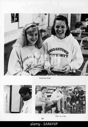Das Anwatin Junior High Yearbook 1988 bietet eine Momentaufnahme von Schülern, Lehrern und bedeutenden Schulveranstaltungen während des akademischen Jahres 1987-1988 an der Anwatin Junior High School. Stockfoto