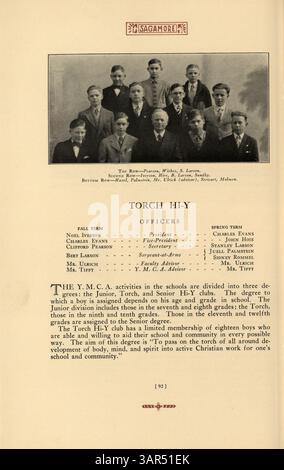 In diesem Jahrbuch „Sagamore“ aus dem Jahr 1928 werden Schüler, Lehrer, Leichtathletik, Vereine und Veranstaltungen der Roosevelt High School aus dem akademischen Jahr 1927-1928 vorgestellt. Stockfoto