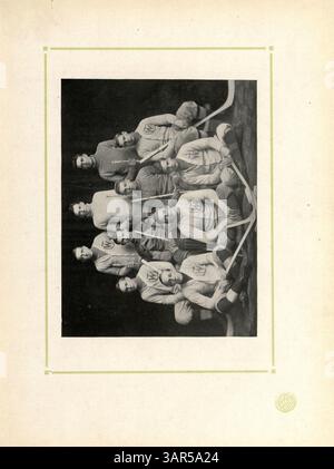 Die 1910 erschienene Ausgabe des West High Yearbook Hesperian bewahrt die Geschichte von Studenten, Dozenten, Vereinen, Leichtathletik und Veranstaltungen aus dem akademischen Jahr 1909-1910 an der West High School. Stockfoto