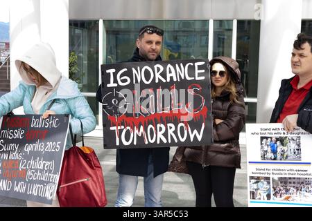 Ukrainischer Protest vor Canada Place am 14. April 2025 Stockfoto