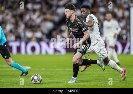 Declan Rice von Arsenal FC und Aurelien Tchouameni von Real Madrid während der UEFA Champions League, Viertelfinale, 2. Legs Fußball Spiel zwischen Real Madrid CF und Arsenal FC am 16. April 2025 im Santiago Bernabeu Stadion in Madrid Stockfoto