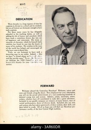 Das Jahrbuch 1953 der Central High erfasst die Schüler, Lehrer, Vereine, Leichtathletik und Schlüsselveranstaltungen des Schuljahres 1952-1953 und beleuchtet die Geschichte der afroamerikanischen Studenten und Beiträge der Schüler während dieser Zeit. Stockfoto