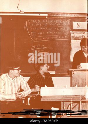 Das Jahrbuch der Minnehaha Academy 1966 dokumentiert das Schuljahr 1965–1966 durch Bilder und Texte von Schülern, Mitarbeitern, Vereinen und Sportveranstaltungen. Stockfoto