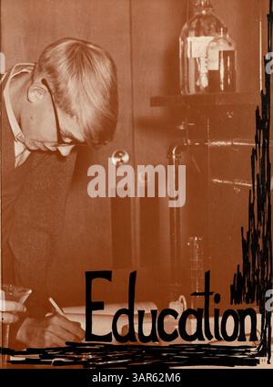 Das Jahrbuch „Antler“ 1966 der Minnehaha Academy dokumentiert die Schülerschaft, die Fakultät, die Leichtathletik, die Vereine und wichtige Veranstaltungen aus dem Schuljahr 1965-1966. Stockfoto