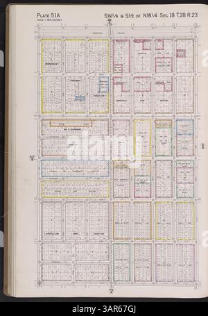 Der Atlas von Minneapolis von 1940 bietet detaillierte Vermessungen, Platzes und Aufzeichnungen über die Grundstücke der Stadt und zeigt Karten mit Streckenabschnitten, Eisenbahnstrecken, Parks, Gebäuden und städtischer Infrastruktur für die Stadtplanung. Stockfoto