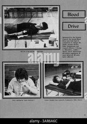 Dieses Jahrbuch „Eighty Five Villager“ von 1985 dokumentiert die Höhepunkte der akademischen, sportlichen und gesellschaftlichen Veranstaltungen der St. Anthony Village High School aus dem Schuljahr 1984-1985. Stockfoto