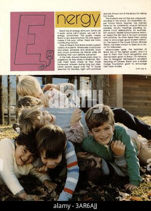 Das Jahrbuch „Breck Mustang“ 1984 bietet eine Momentaufnahme des Schuljahres 1983-1984 an der Breck High School und dokumentiert die Schüler, Lehrer, Sportmannschaften, außerschulische Vereine, und große Schulveranstaltungen. Stockfoto