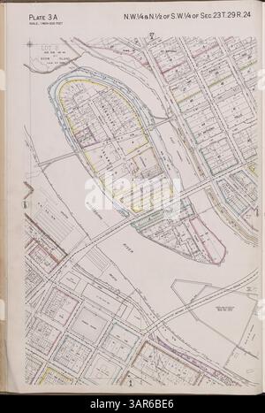 Der Atlas von Minneapolis 1940 bietet eine detaillierte Zusammenstellung von Grundstückserhebungen, Plats und städtischer Infrastruktur, einschließlich Eisenbahnstrecken, Straßenbahnlinien, Parks und Versorgungsunternehmen in Minneapolis, Minnesota. Stockfoto