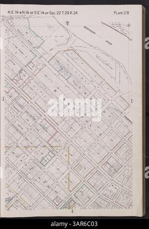 Der Atlas von Minneapolis 1940 bietet eine detaillierte Zusammenstellung von Grundstückserhebungen, Plats und städtischer Infrastruktur, einschließlich Eisenbahnstrecken, Straßenbahnlinien, Parks und Versorgungsunternehmen in Minneapolis, Minnesota. Stockfoto