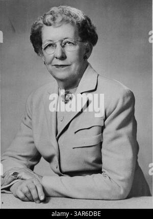 Dieses Central High Yearbook erfasst wichtige Ereignisse und Persönlichkeiten aus dem Schuljahr 1952-1953 und betont Leichtathletik, Vereine und die afroamerikanische Erfahrung. Stockfoto