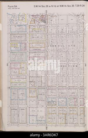 Der Atlas von Minneapolis 1940 bietet eine detaillierte Zusammenstellung von Grundstückserhebungen, Plats und städtischer Infrastruktur, einschließlich Eisenbahnstrecken, Straßenbahnlinien, Parks und Versorgungsunternehmen in Minneapolis, Minnesota. Stockfoto