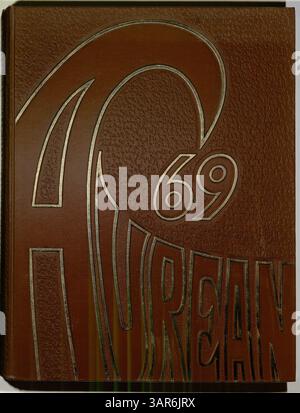 Dieses Jahrbuch der High School erfasst die Schüler, Lehrer, Vereine, Leichtathletik und wichtige Ereignisse aus dem Schuljahr 1968-1969 an der Richfield High School. Stockfoto