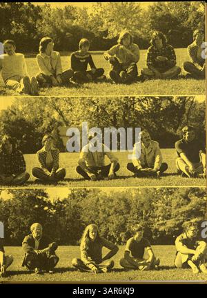 Die Ausgabe 1975 des Mustang Yearbook der Breck School dokumentiert die Errungenschaften, Aktivitäten, Vereine und Sportveranstaltungen aus dem Schuljahr 1974-1975. Stockfoto
