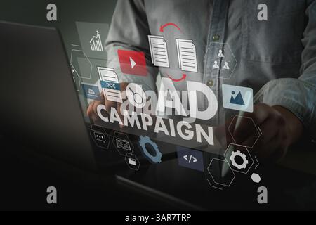 Business Marketing Plan AD-KAMPAGNE Intelligente digitale Marketingstrategie steigert das globale Geschäftswachstum durch Online-Anzeigen und Social Media SEO Stockfoto