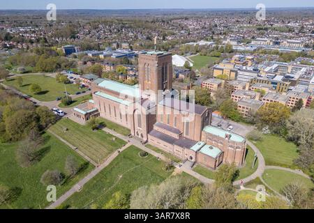 Luftaufnahme der Guildford Cathedral, Guildford, Surrey, Großbritannien. Stockfoto