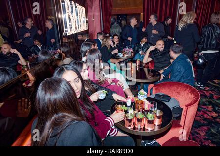 Paris, Frankreich. April 2025. Libanesischer Abend, organisiert von Samia Kazitani im Babylon Restaurant, das von Paul Bou Antoun am 16. April 2025 in Paris, Frankreich, geführt wird. Quelle: Bernard Menigault/Alamy Live News Stockfoto