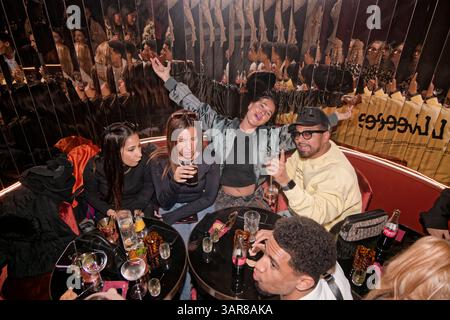 Paris, Frankreich. April 2025. Libanesischer Abend, organisiert von Samia Kazitani im Babylon Restaurant, das von Paul Bou Antoun am 16. April 2025 in Paris, Frankreich, geführt wird. Quelle: Bernard Menigault/Alamy Live News Stockfoto