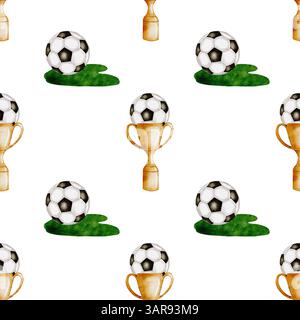 Fußball-Wasserfarbenmuster. Nahtloses Muster von Fußballbälle, Tasse und Gras auf weißem Hintergrund. Ideal für Kinder- und Sporttextilien Stockfoto