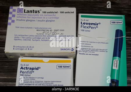 Kairo, Ägypten, 21. Februar 2025: Levemir FlexPen, Lantus (Insulin glargin Injektion) und Actrapid Humaninsulin rDNA penfill Lösung für subkutaneou Stockfoto