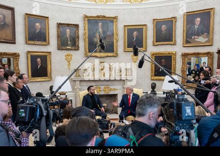 WASHINGTON DC, USA - 14. APRIL 2025 - US-Präsident Donald Trump veranstaltet am Montag, 14. April, ein bilaterales Treffen mit Präsident Nayib Bukele aus El Salvador. Stockfoto