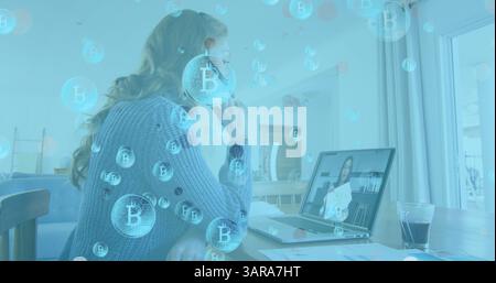 Bild der Datenverarbeitung über Bitcoin-Symbole über kaukasische Geschäftsfrau auf Bildruf Stockfoto