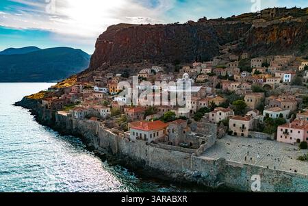 Luftaufnahme von Monemvasia, einer Stadt in Laconia, Griechenland. Stockfoto