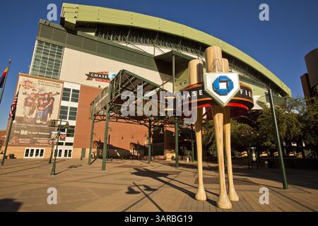 13. Juni 2011: Phoenix, AZ, Vereinigte Staaten von Amerika: Chase Field, ehemals Bank One Ballpark, Heimstadion der Arizona Diamondbacks, in Phoenix, AZ. Chase Field ist der Austragungsort des Major League Baseball All Star Game 2011. Das All Star Game findet am 12. Juli 2011 statt. Das Stadion bietet Platz für etwa 49.000. Das erste Spiel wurde 1998 im damaligen Bank One Ballpark ausgetragen. Es ist das erste Baseballstadion der Major League mit einziehbarem Dach. Foto: Jack Kurtz / ZUMA Press (Foto: © Jack Kurtz/ZUMAPRESS.com) Stockfoto