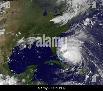 25. August 2011 – USA – Satellitenbild, das den Hurrikan Irene 11:02 UTC zeigt, wie er in Richtung der östlichen staaten fährt. (Bild: © NASA/NOAA GOES-13 Project/ZUMAPRESS.com) Stockfoto