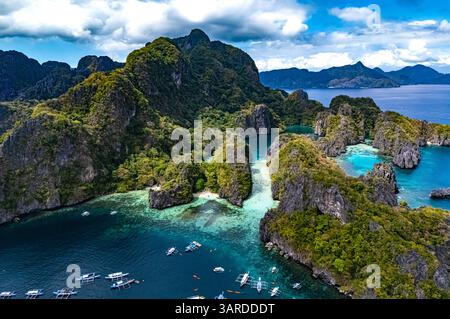 Große Lagune und kleine Lagune auf Miniloc Island in der Nähe von El Nido, Palawan, Philippinen. Stockfoto