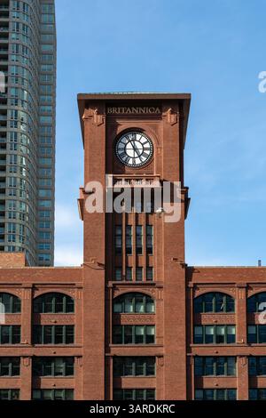 Chicago, Illinois - USA - 6. April 2025: Außenansicht des historischen Reid Murdoch Building, erbaut 1914 in der Innenstadt von Chicago, Illinois, USA Stockfoto