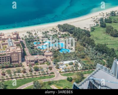 Abu Dhabi, Vereinigte Arabische Emirate. Ein Bild vom Emirates Palace Mandarin Oriental Hotel von oben. Stockfoto