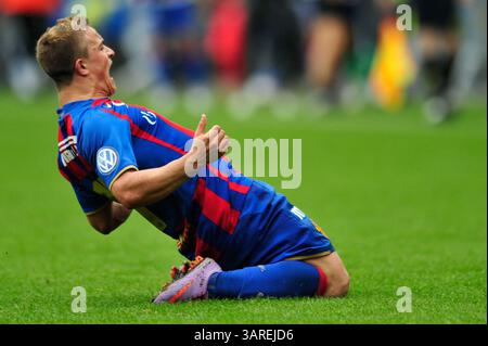 9. Mai 2010: Xherdan Shaqiri des FC Basel feiert nach einem Tor im Schweizer Cup-Finale im St. Jacob Park in Basel. Das Spiel endete mit dem Sieg 6-0 und der Meisterschaft 2010. (Bild: © John Middlebrook/Cal Sport Media/ZUMApress.com) Stockfoto
