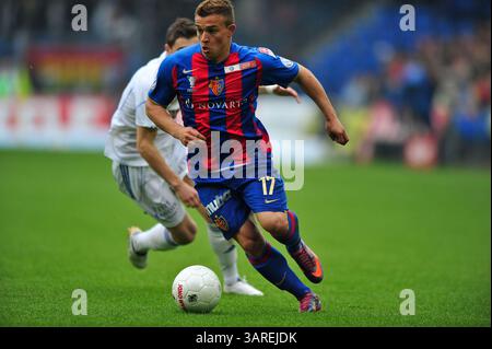9. Mai 2010: Xherdan Shaqiri des FC Basel kämpft im Schweizer Cup-Finale im St. Jacob Park in Basel gegen Nelson Borges da Costa des FC Lausanne. Das Spiel endete mit dem Sieg 6-0 und der Meisterschaft 2010. (Bild: © John Middlebrook/Cal Sport Media/ZUMApress.com) Stockfoto