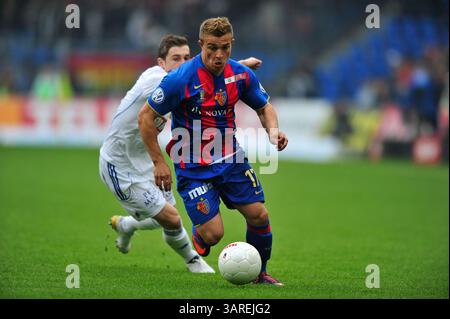 9. Mai 2010: Xherdan Shaqiri des FC Basel kämpft im Schweizer Cup-Finale im St. Jacob Park in Basel gegen Nelson Borges da Costa des FC Lausanne. Das Spiel endete mit dem Sieg 6-0 und der Meisterschaft 2010. (Bild: © John Middlebrook/Cal Sport Media/ZUMApress.com) Stockfoto