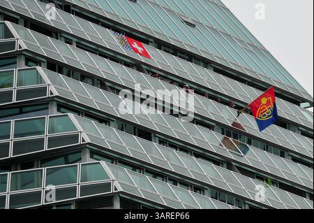 9. Mai 2010 - Fans warten auf den Start des Schweizer Cup-Finales im St. Jacob Park in Basel. Das Spiel endete mit dem Sieg 6-0 und der Meisterschaft 2010. (Bild: © John Middlebrook/Cal Sport Media/ZUMApress.com) Stockfoto