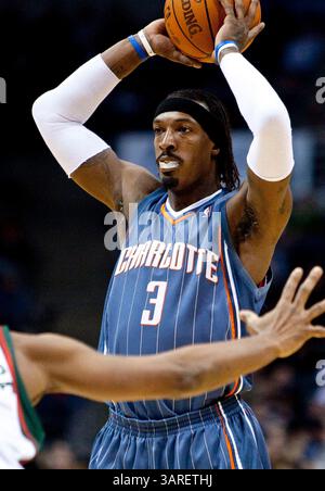 Februar 2010 Milwaukee, WI. Bradley Center. Charlotte Bobcats Gerald Wallace #3 hatte 11 Punkte und 8 Rebounds gegen die Milwaukee Bucks. Milwaukee Buck gewann gegen die Charlotte Bobcats 93:88. Mike McGinnis/CSM(Bild: © Mike McGinnis/Cal Sport Media/ZUMApress.com) Stockfoto