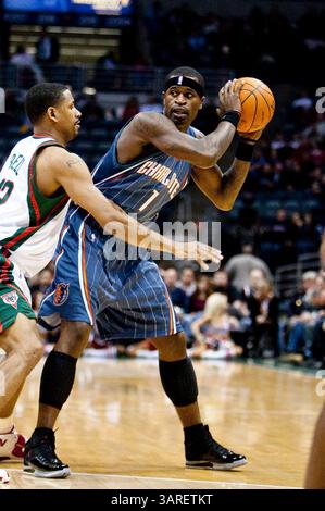 Februar 2010 Milwaukee, WI. Bradley Center. Charlotte Bobcats Stephen Jackson #1 hatte 35 Punkte im Spiel gegen die Milwaukee Bucks. Milwaukee Buck gewann gegen die Charlotte Bobcats mit 93:88. Mike McGinnis/CSM(Bild: © Mike McGinnis/Cal Sport Media/ZUMApress.com) Stockfoto