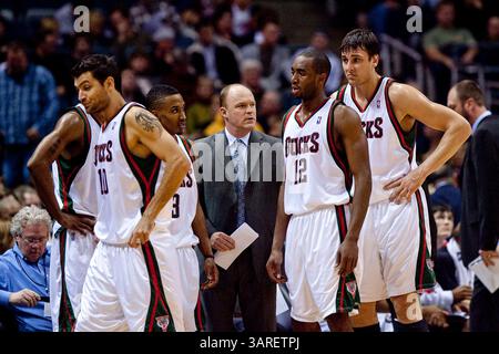 Februar 2010 Milwaukee, WI. Bradley Center, Milwaukee Bucks Head Coach Scott Skiles, Milwaukee Buck gewann 93–88 die Charlotte Bobcats. Mike McGinnis/CSM(Bild: © Mike McGinnis/Cal Sport Media/ZUMApress.com) Stockfoto