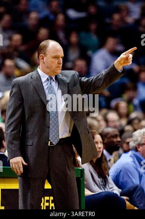 Februar 2010 Milwaukee, WI. Bradley Center, Milwaukee Bucks Head Coach Scott Skiles, Milwaukee Buck gewann 93–88 die Charlotte Bobcats. Mike McGinnis/CSM(Bild: © Mike McGinnis/Cal Sport Media/ZUMApress.com) Stockfoto