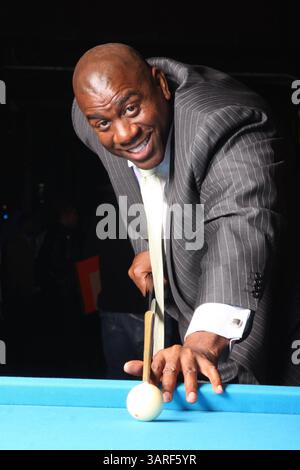 Februar 2010 – Dallas, Texas, USA – NBA-Legend Earvin MAGIC JOHNSON während der 5. Jährlichen 8-Ball-Challenge von Zo & Magic in der Fair Park Centenial Hall. (Kreditbild: © Omar Vega/ZUMA Press) Stockfoto