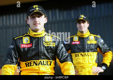 31. Januar 2010 - Valencia, Spanien - Robert Kubica (POL) Renault und Jerome d'Ambrosio (BEL) Renault Reserve Driver, Renault R30 Launch. (Vermerk: © Sutton Motorsports/ZUMApress.com) Stockfoto