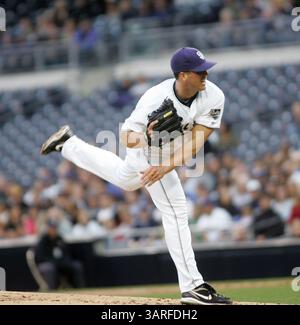 17. Mai 2010: San Diego, Kalifornien, USA - MLB Baseball - San Diego Padres Pitcher CLAYTON RICHARD startet das Spiel zwischen den Padres und den San Francisco Giants im Petco Park in San Diego. Die Padres gewannen 3-1 mit Richard, dem Sieger Pitcher. (Bild: © Roger Williams/ZUMApress.com) Stockfoto